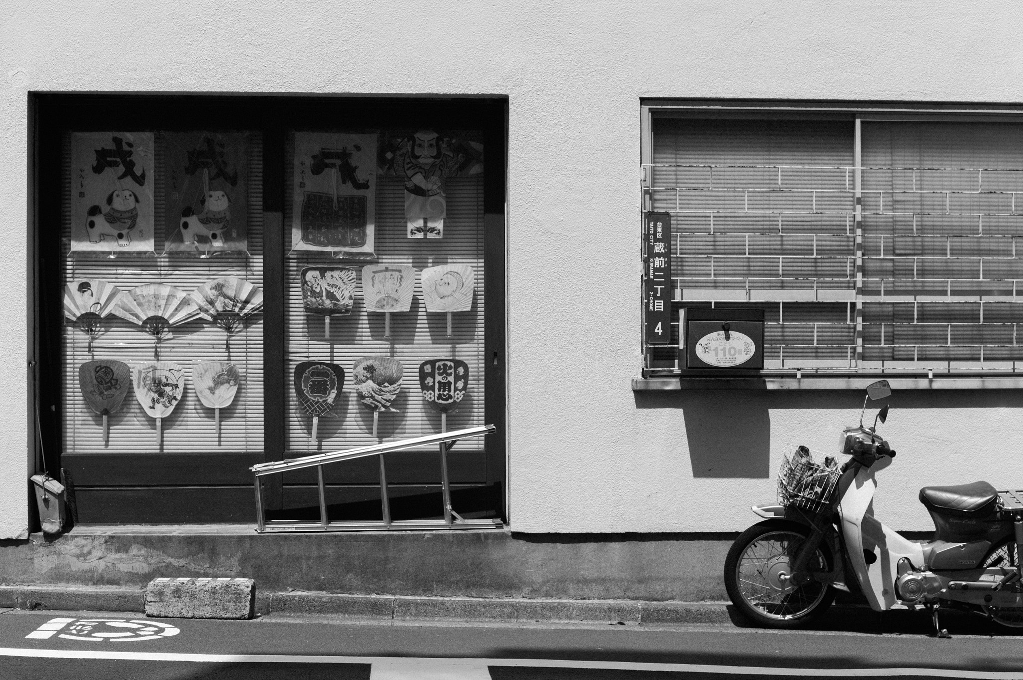 Leica M-Monochrom sample photo. Summicron collapsible photography