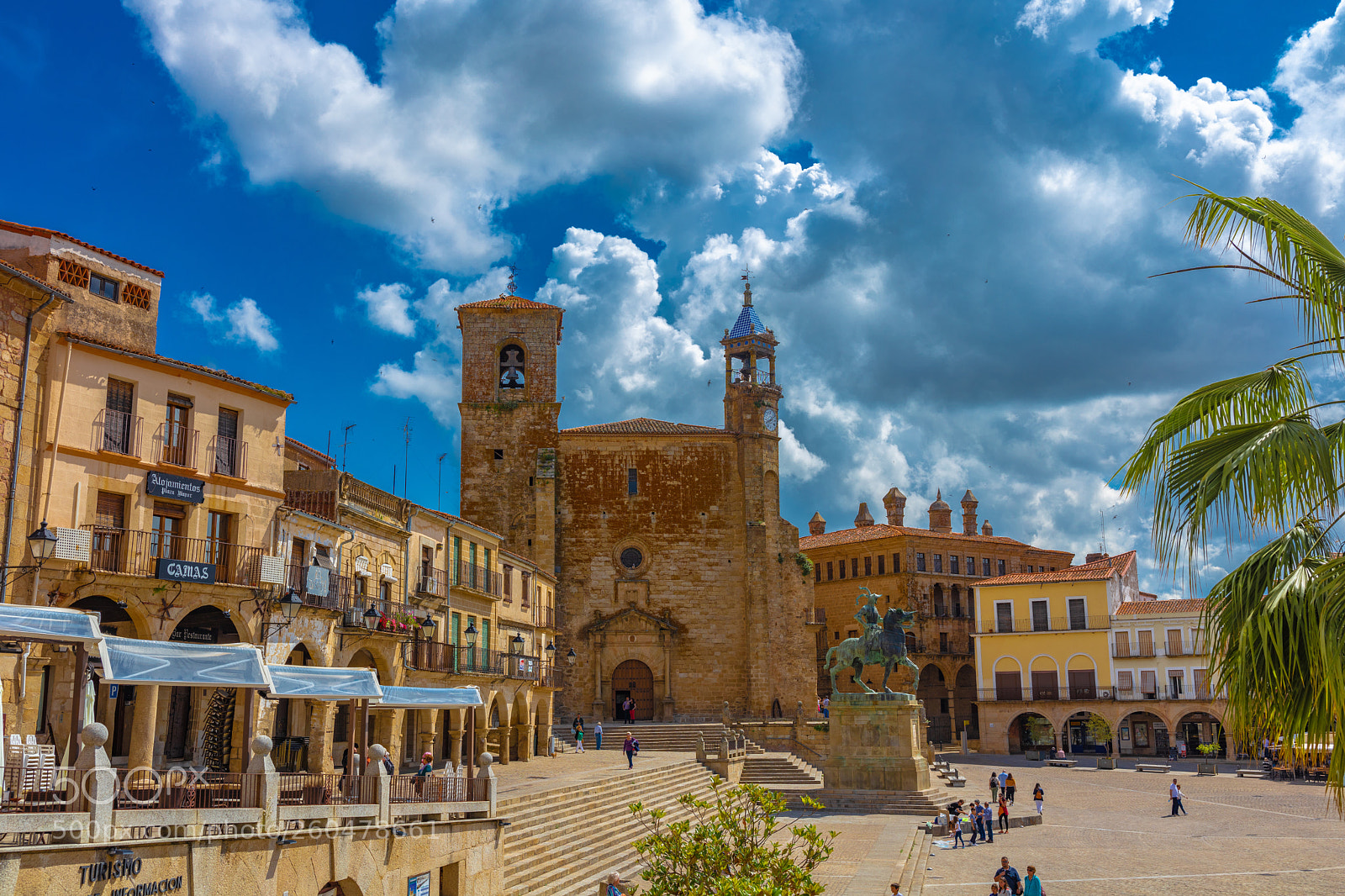 Canon EOS 5DS R sample photo. Plaza mayor trujillo ca photography
