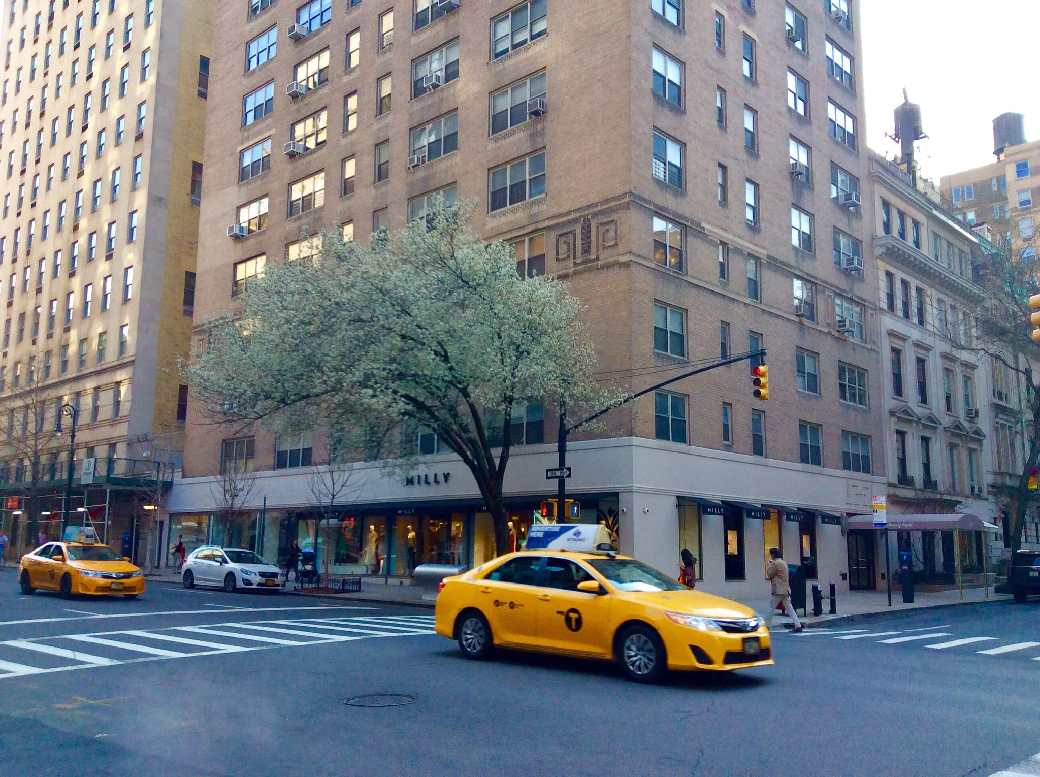 Apple iPad mini 2 sample photo. Yellow cabs, ny photography