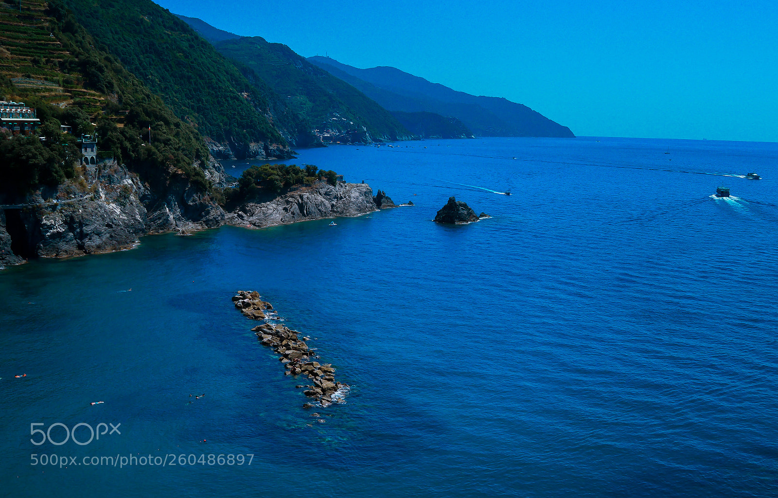 Canon EOS 750D (EOS Rebel T6i / EOS Kiss X8i) sample photo. Ligurian blue photography