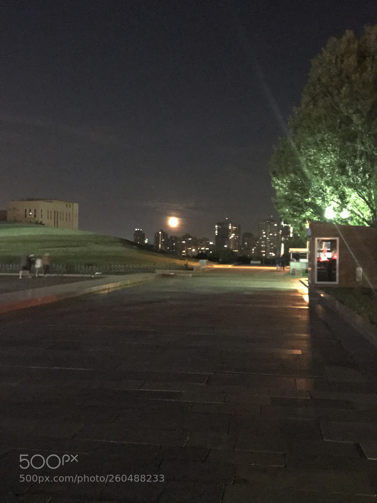 Apple iPhone 7 Plus sample photo. Moon photography