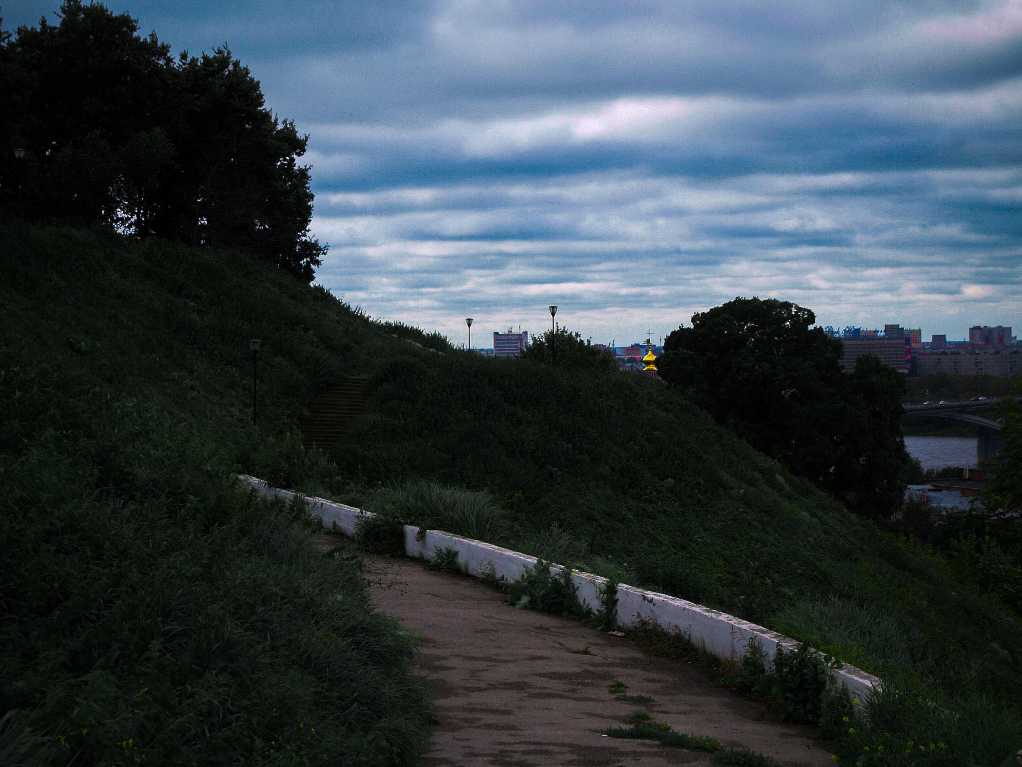 Olympus E-330 (EVOLT E-330) sample photo. Near the oncological hospital photography