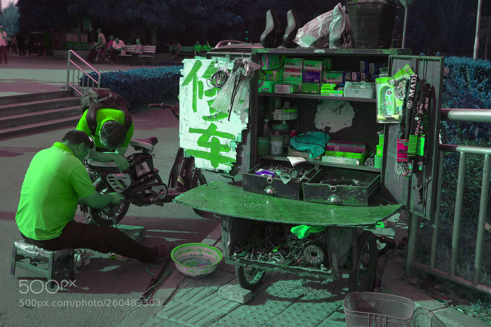 Fujifilm X100F sample photo. Street bike repairer photography