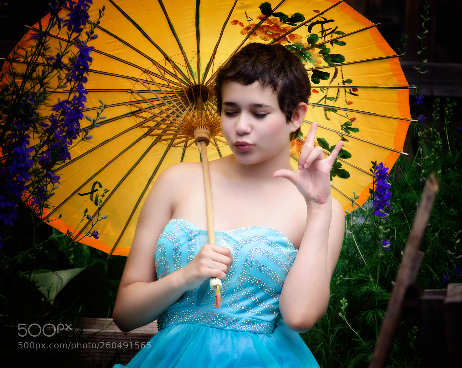 Nikon D5100 sample photo. Hello high school photography
