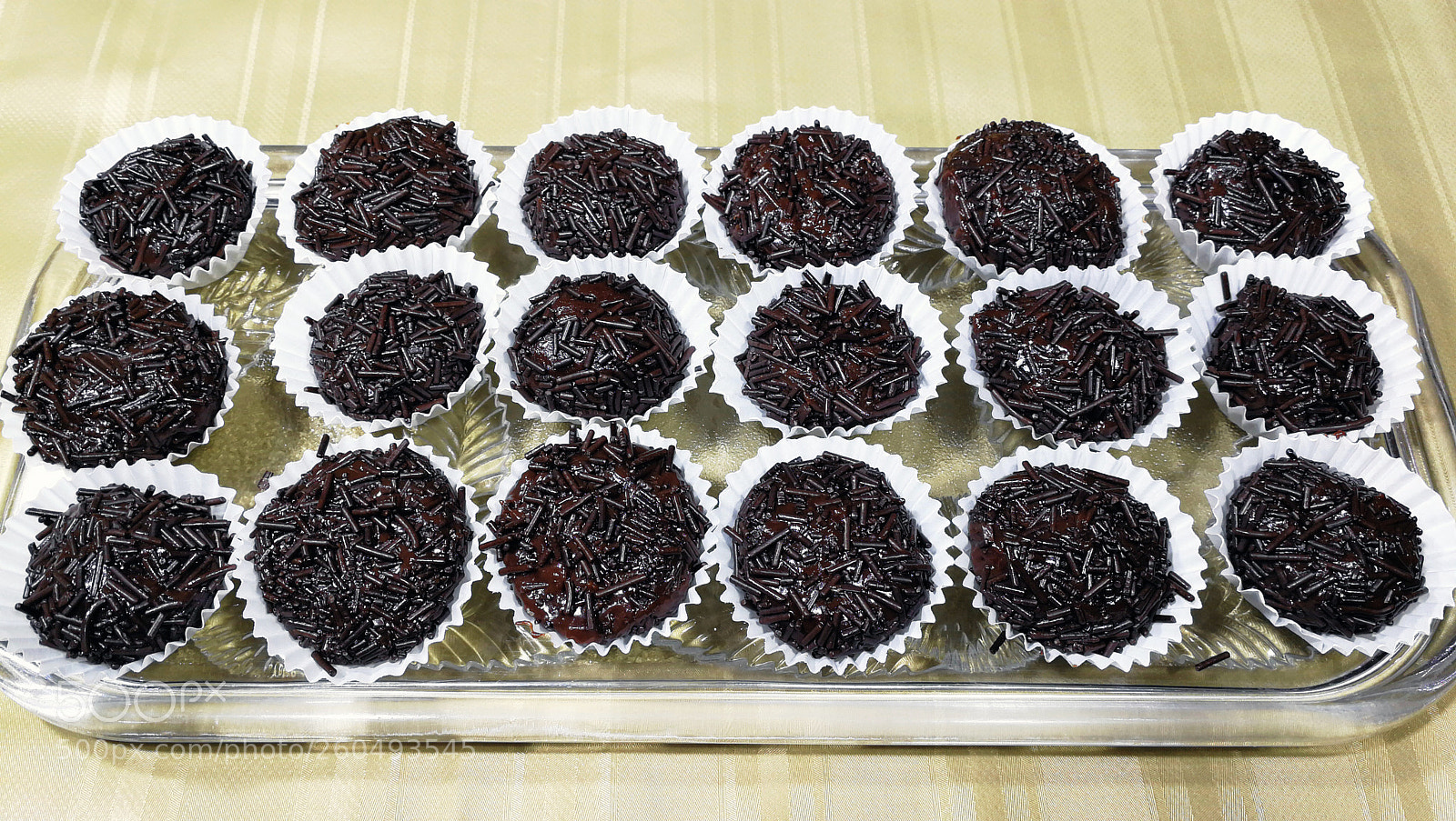 HUAWEI P10 sample photo. Brigadeiros de chocolate photography