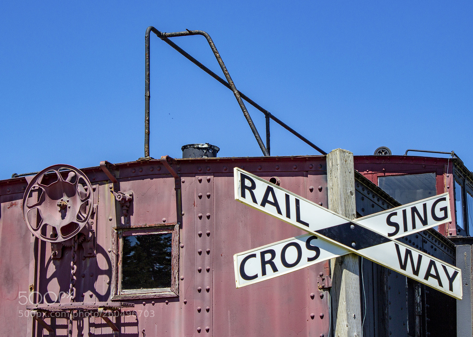 Canon EOS 600D (Rebel EOS T3i / EOS Kiss X5) sample photo. Railway crossing photography
