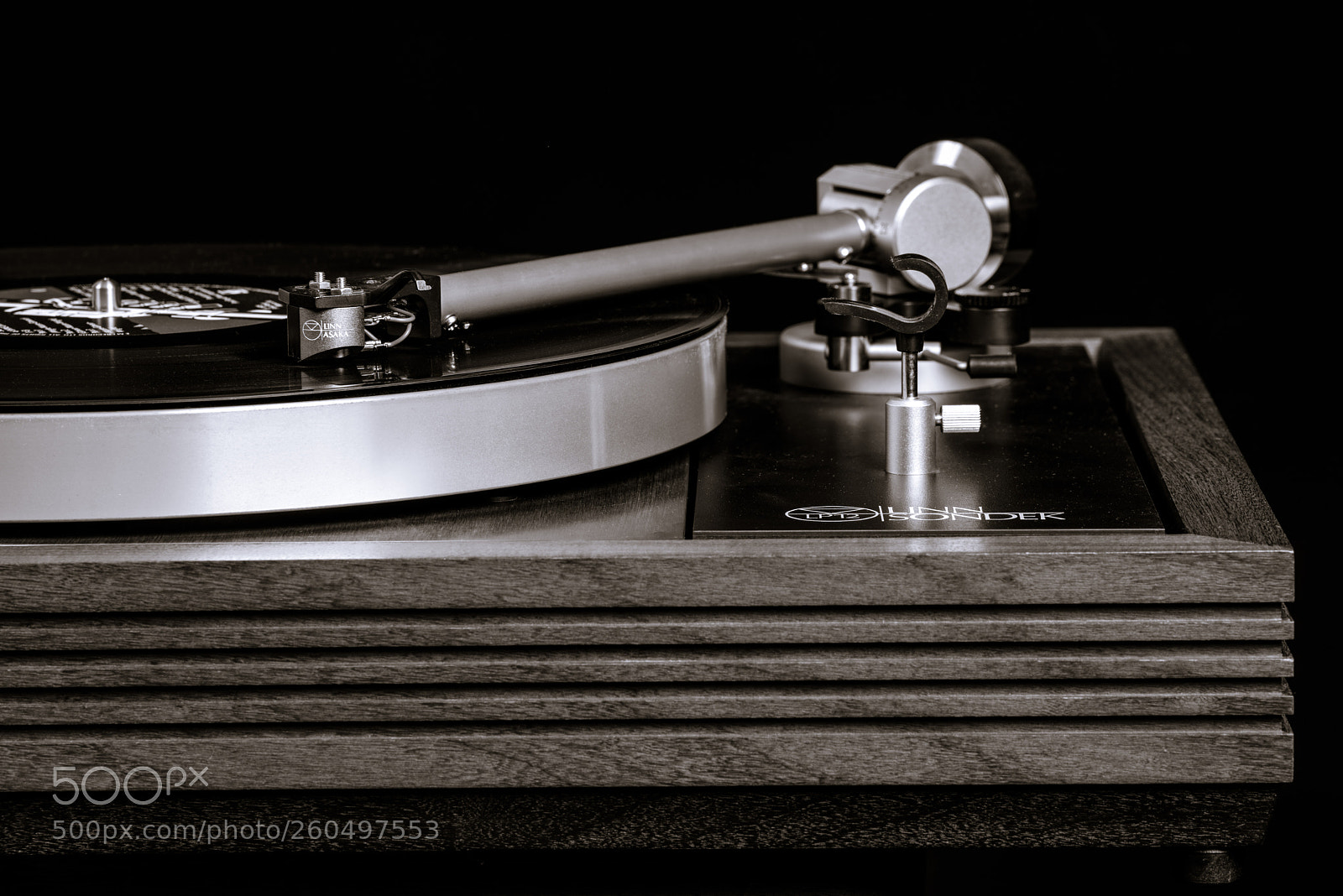Nikon D810 sample photo. Linn sondek lp12, ittok photography