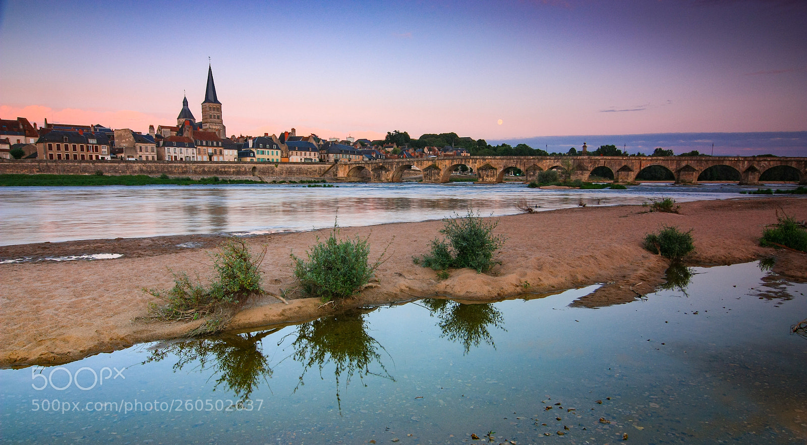 Canon EOS 450D (EOS Rebel XSi / EOS Kiss X2) sample photo. Charite sur loire photography