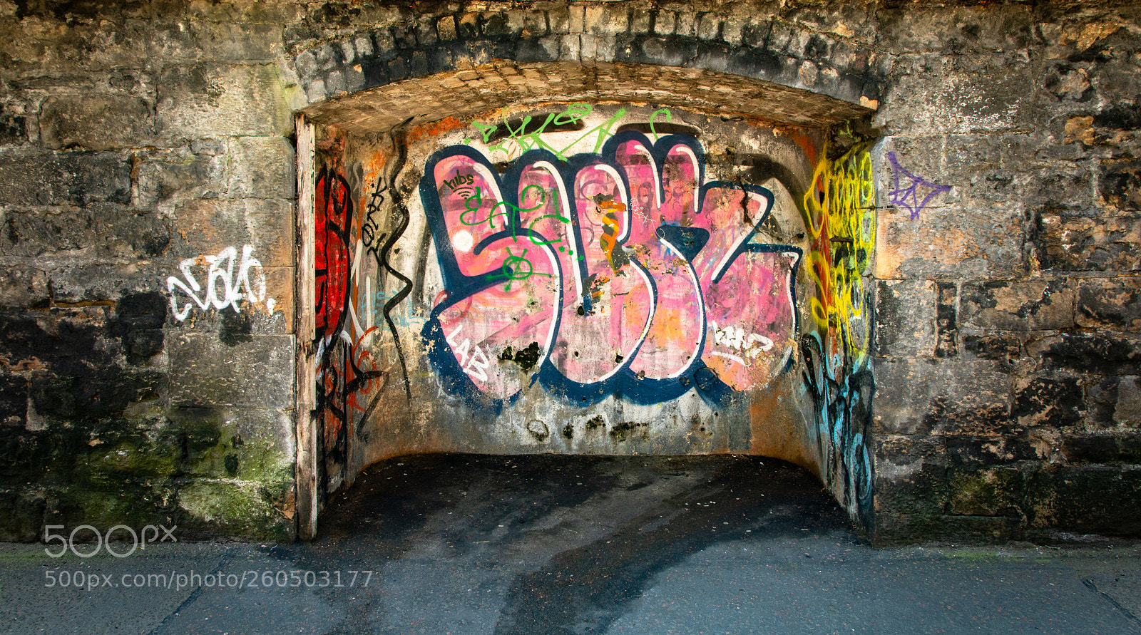 Canon EOS 5D Mark IV sample photo. Hole in the wall photography
