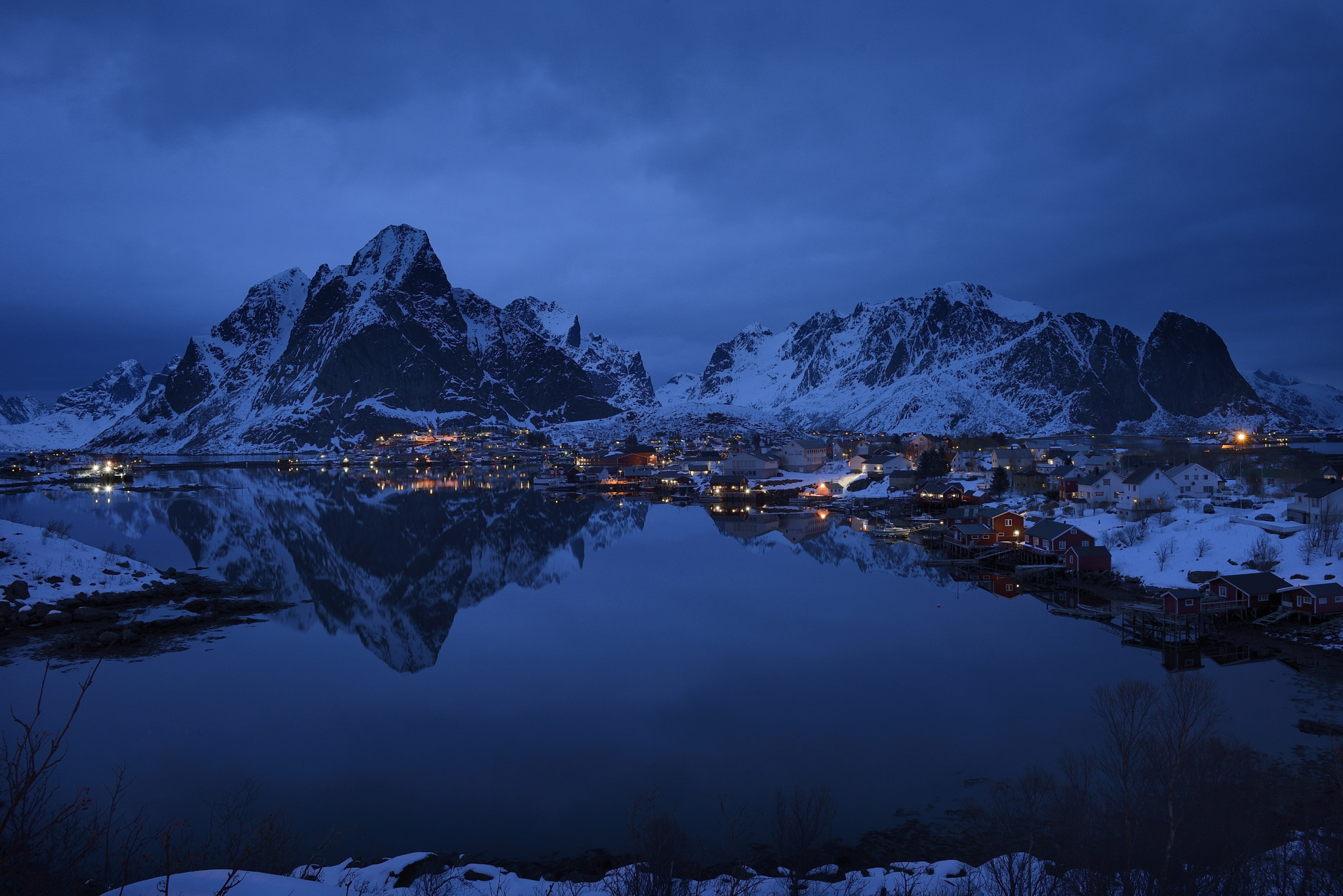 Nikon AF-S Nikkor 24-70mm F2.8G ED sample photo. The blue hour photography