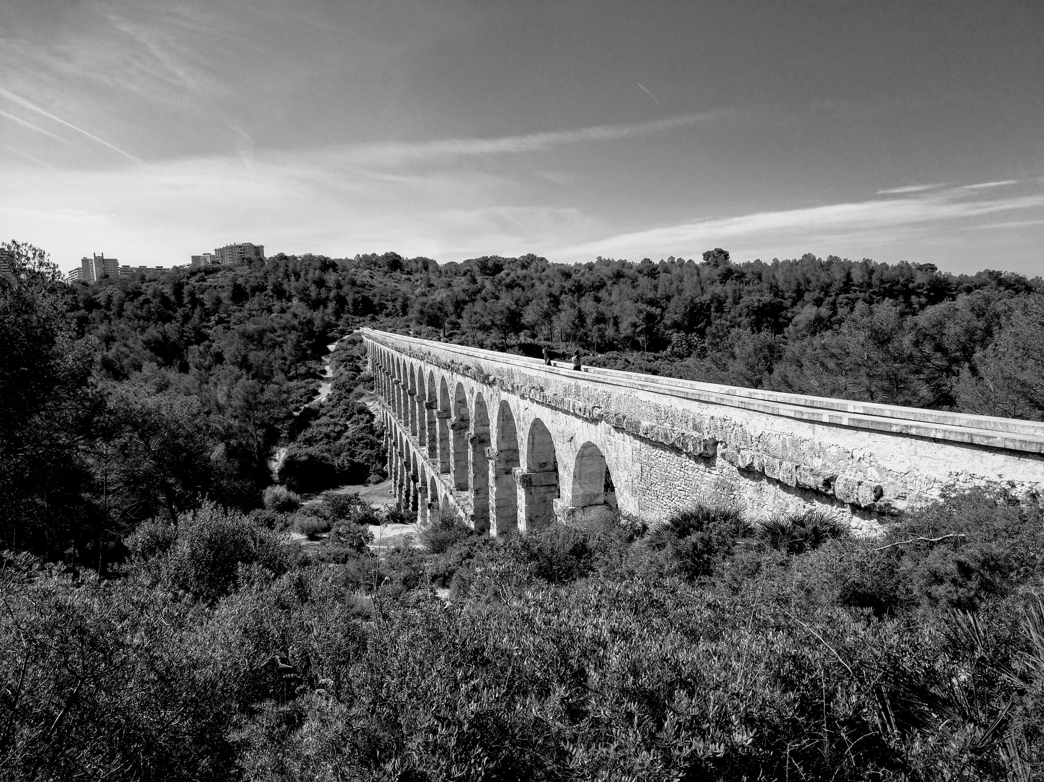 HUAWEI nova plus sample photo. M.g. walk along the aqueduct pont del diable photography
