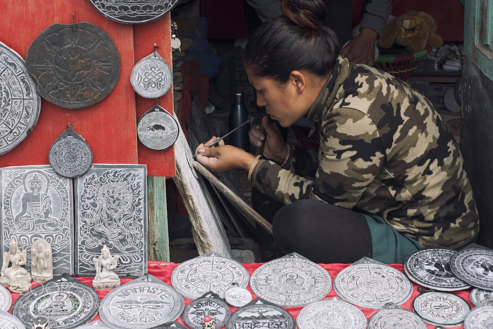 Nikon D750 sample photo. A souvenir maker photography