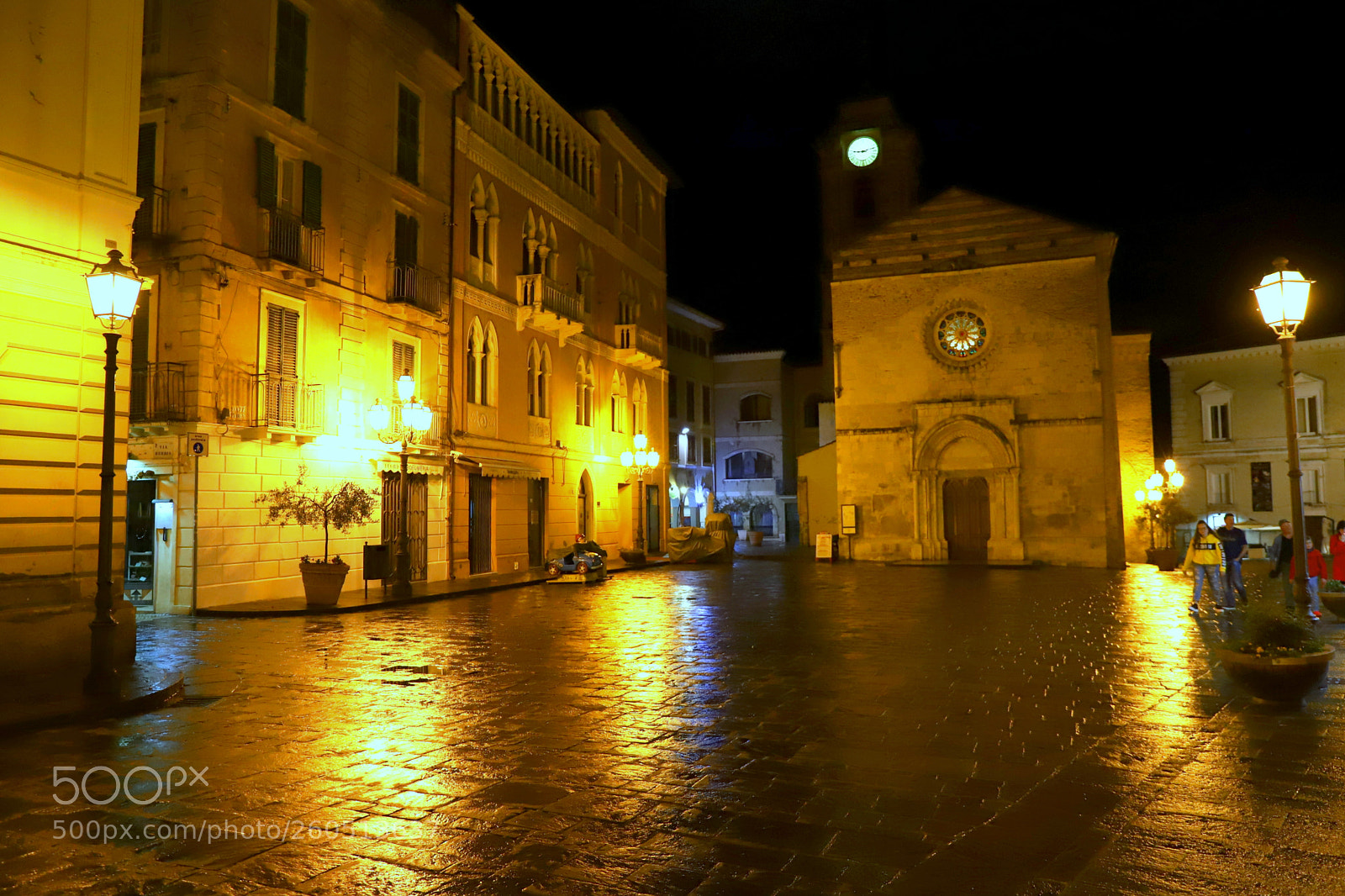 Canon EF 24-70mm F4L IS USM sample photo. Vasto by night photography