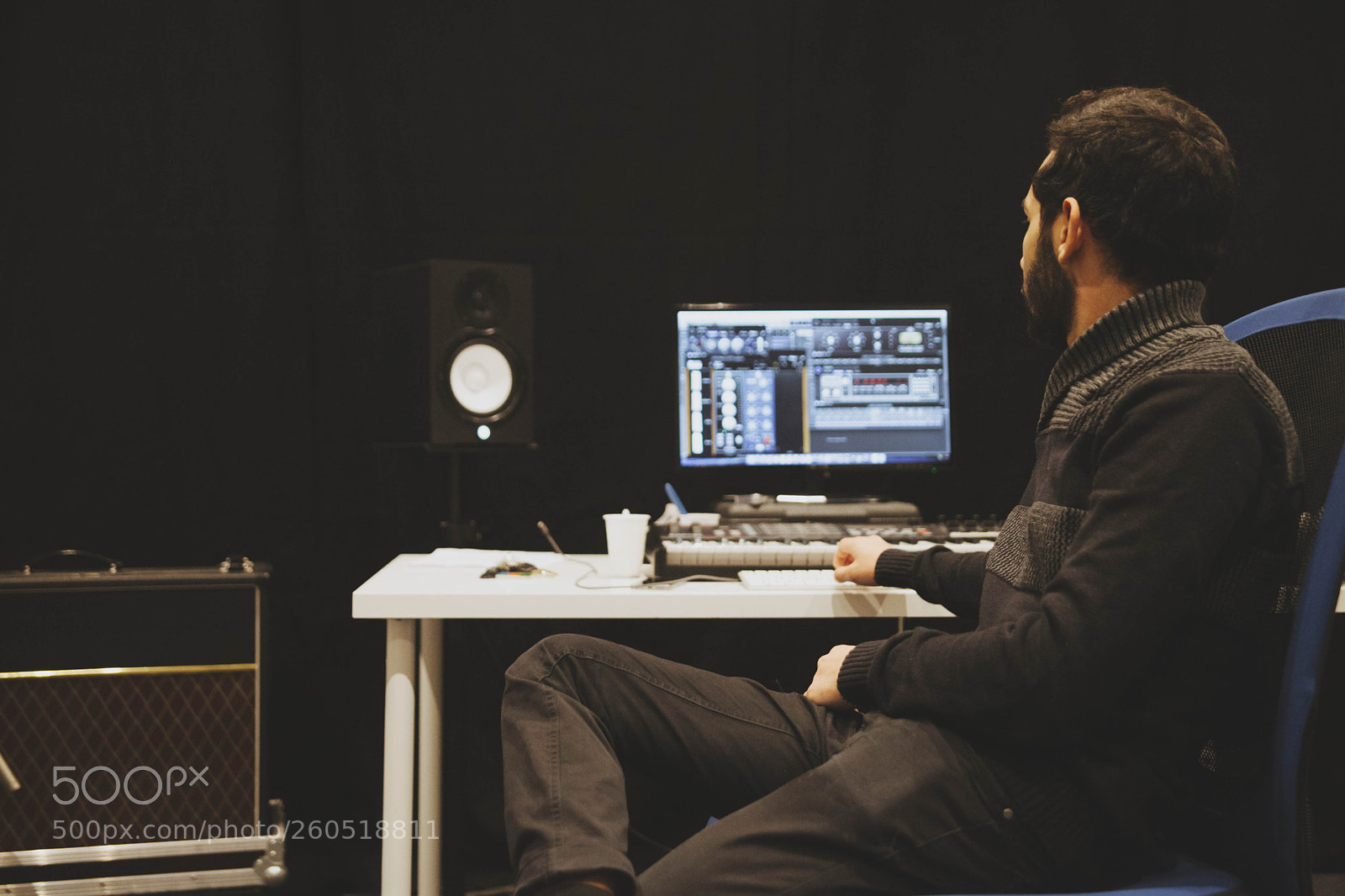 Canon EOS 5D Mark II sample photo. Sooting sound engineer, producer photography