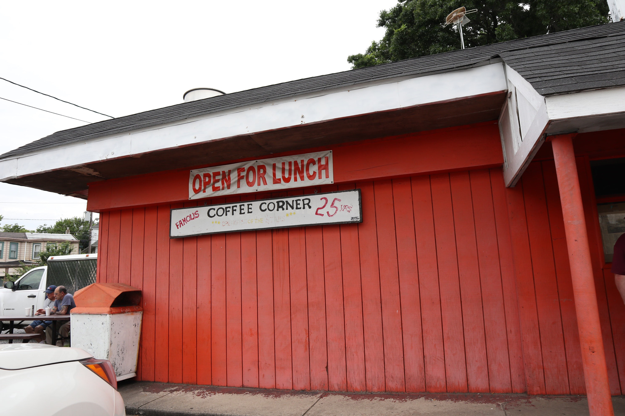 Canon EOS M100 sample photo. They deny ever being a root beer stand photography