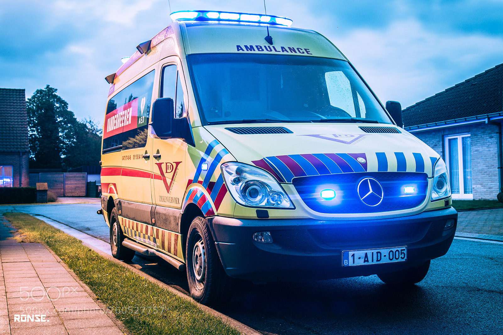 Canon EOS 70D sample photo. Ambulance photography