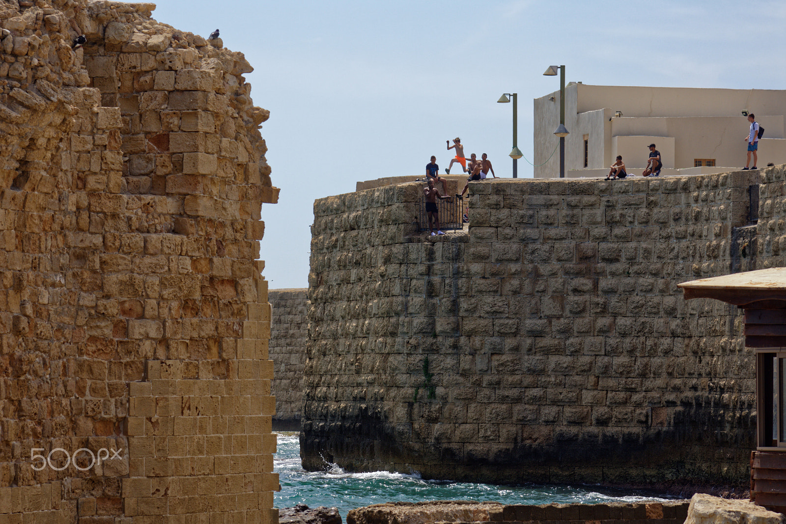 Nikon D7200 + Nikon AF-S Nikkor 24-120mm F4G ED VR sample photo. Jumping from stone wall photography