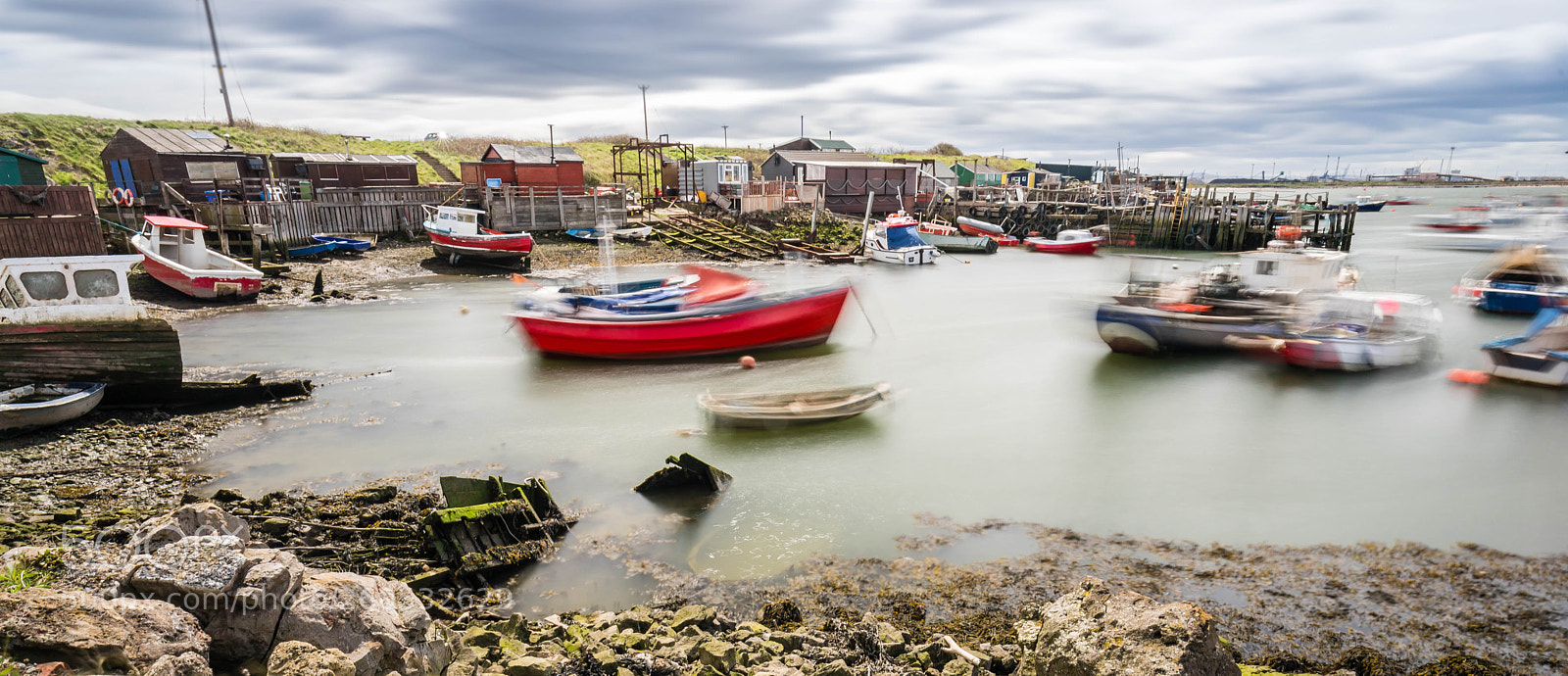 Canon EOS 5D Mark IV sample photo. Movement on the water photography