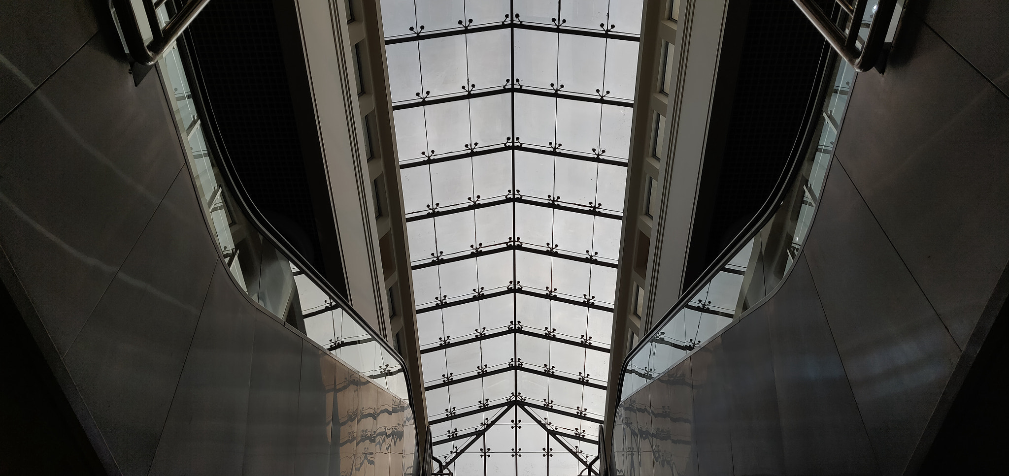OnePlus A6000 sample photo. Symmetrical photography