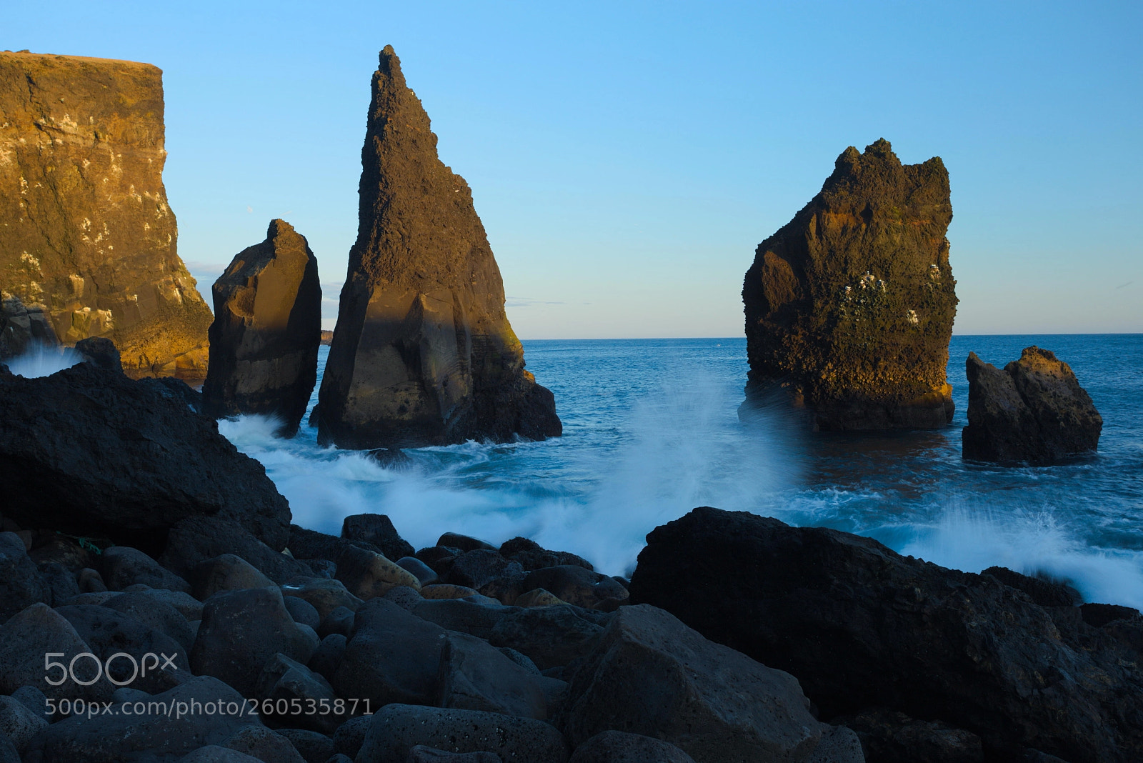 Canon EF 17-40mm F4L USM sample photo. Valahnukamol cliffs photography