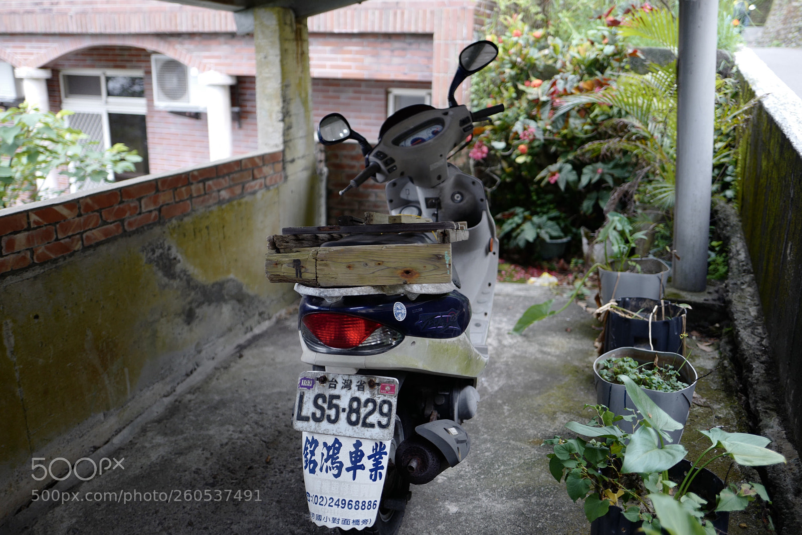 Leica Q (Typ 116) sample photo. 機車夾克 photography