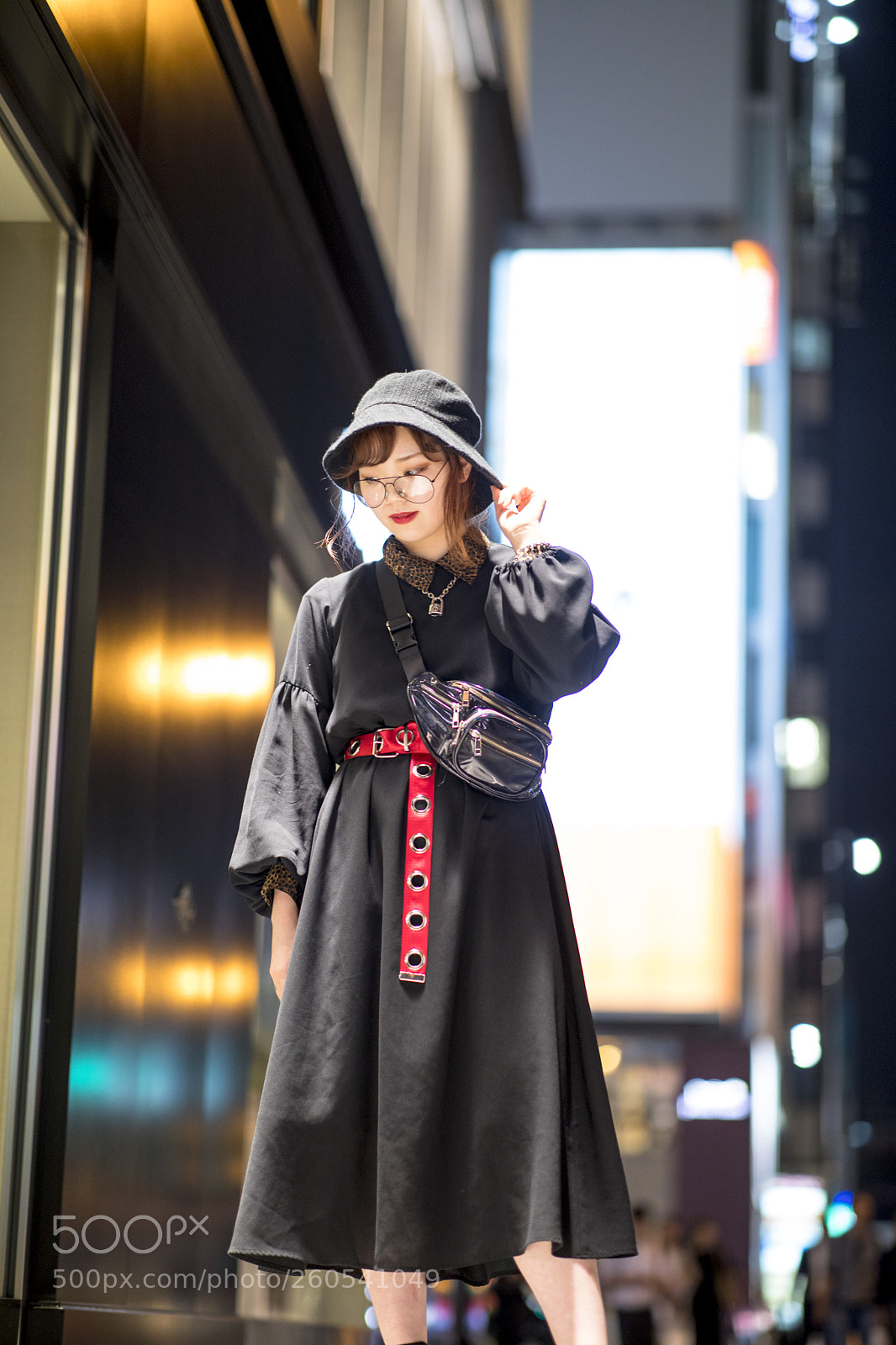 Canon EOS 5D Mark IV sample photo. 「スナップフォト2018 no.11 : 個性系全身ブラックのオシャレ女子」 photography