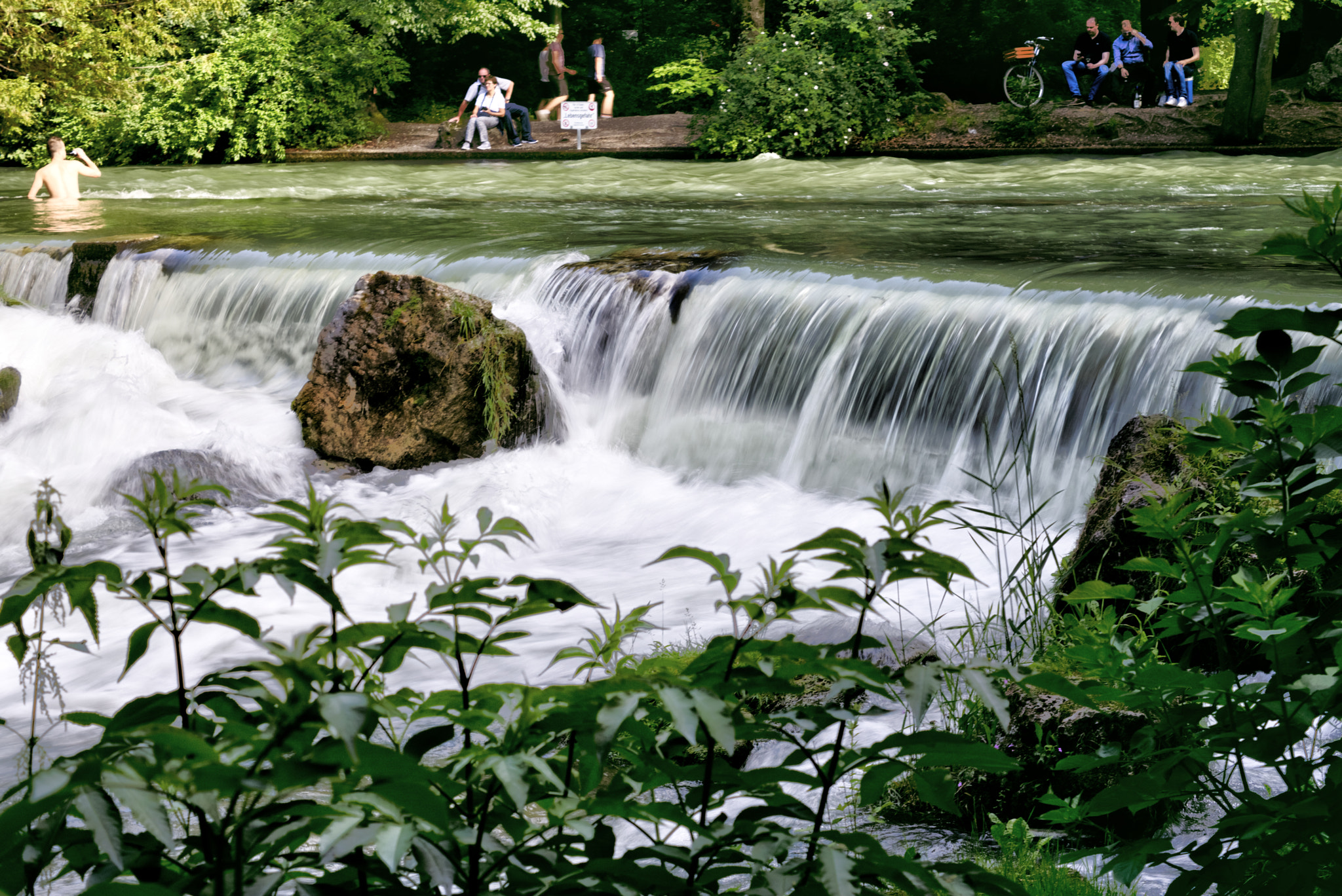 Sony a6000 + Sony DT 50mm F1.8 SAM sample photo. Eisbach im englischen garten photography