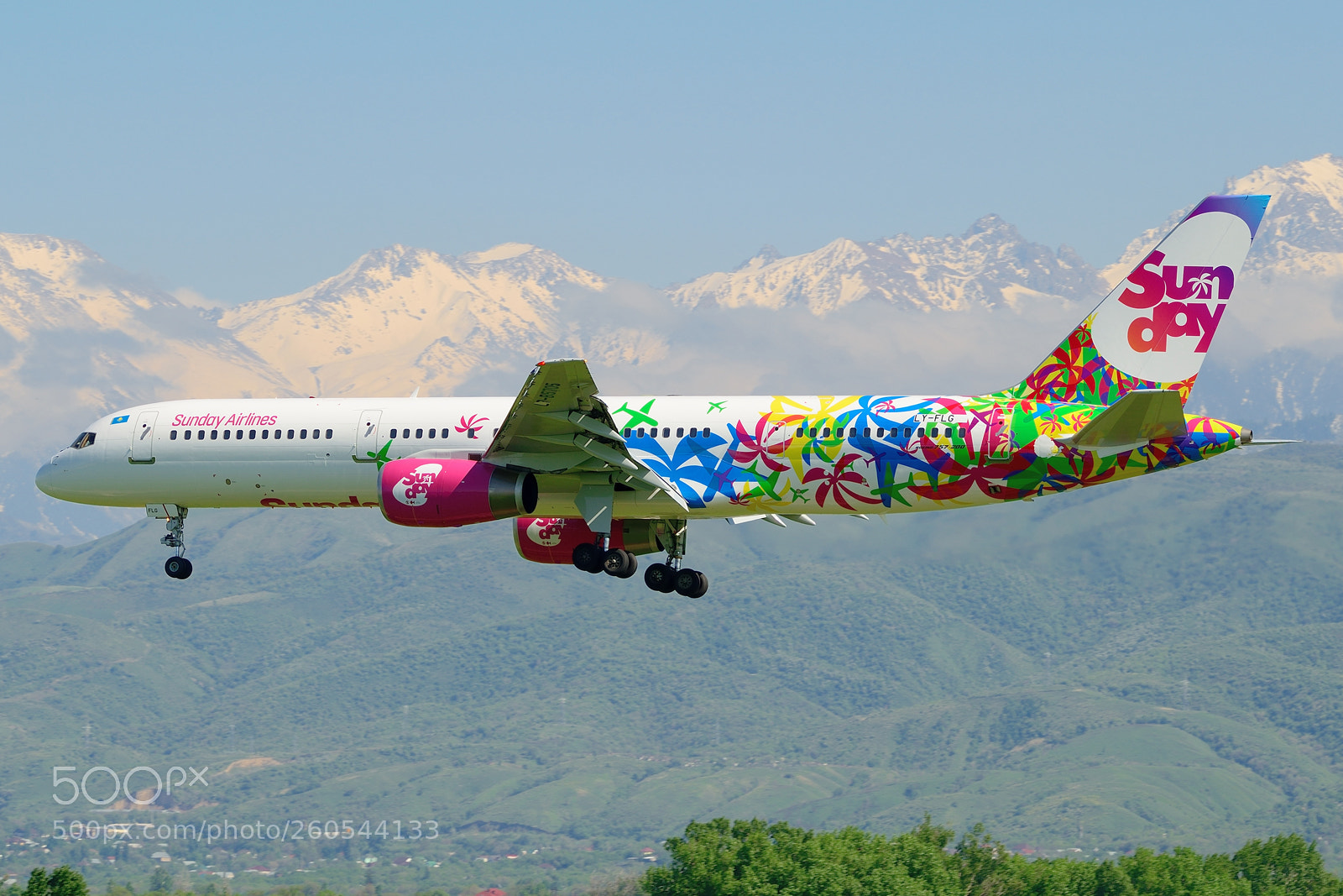 Nikon D5100 sample photo. Sunday airlines.jpg photography