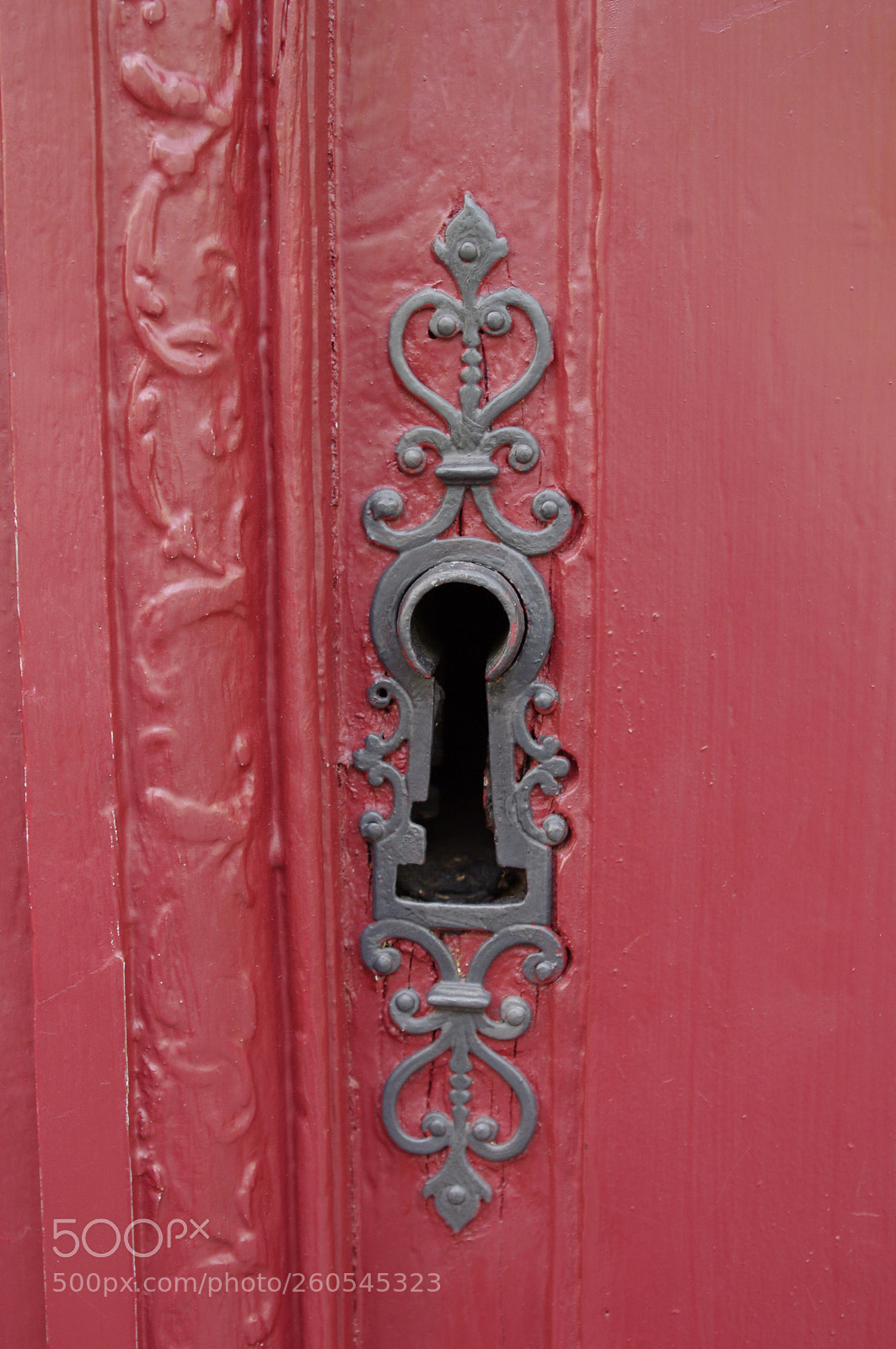 Pentax K-r sample photo. Serrure sur porte rouge photography