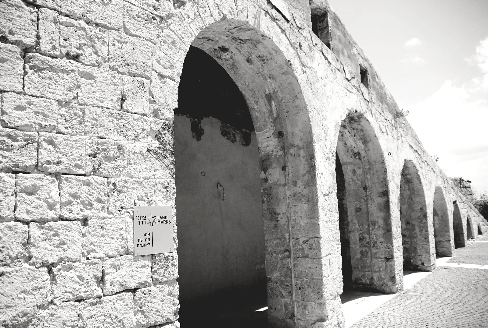 Canon EOS 1300D (EOS Rebel T6 / EOS Kiss X80) sample photo. Roman archways photography