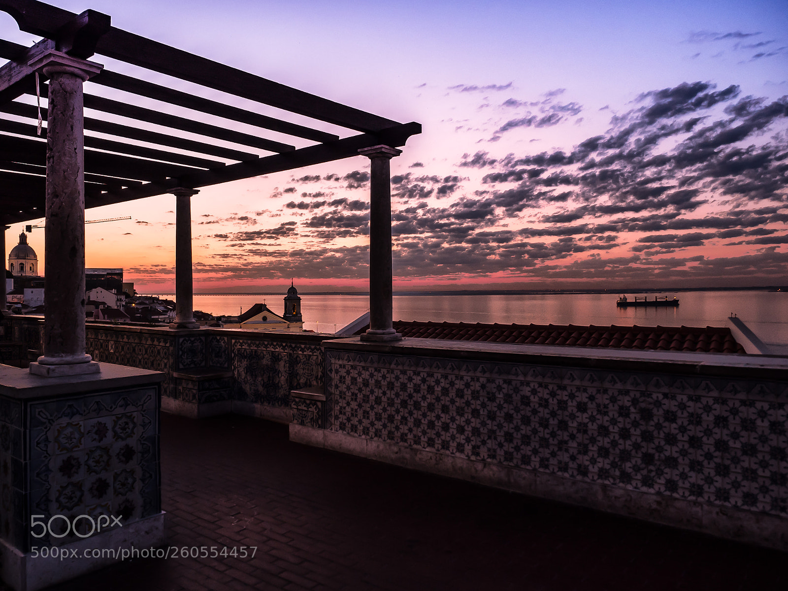 Olympus OM-D E-M5 II sample photo. Standing over medieval lisbon photography