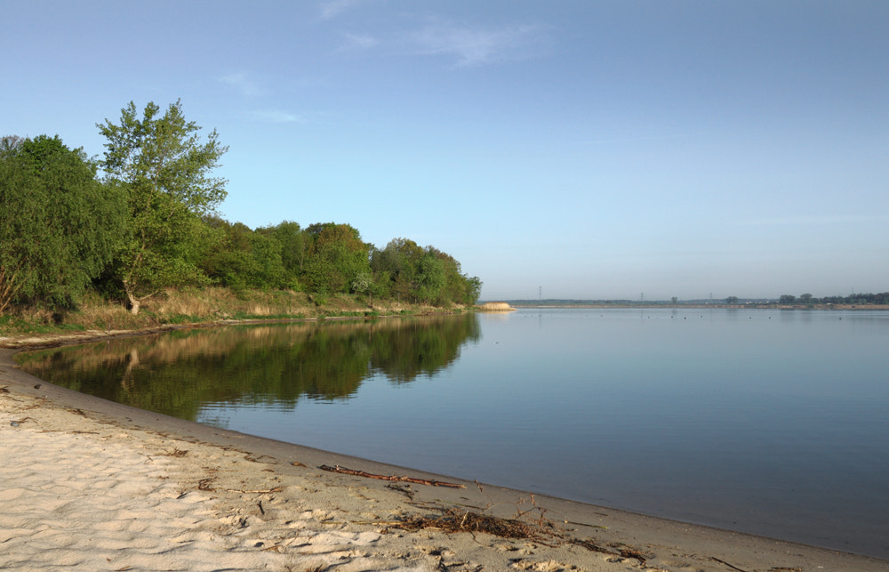 Canon EF-S 18-55mm F3.5-5.6 IS sample photo. A view with the lake photography