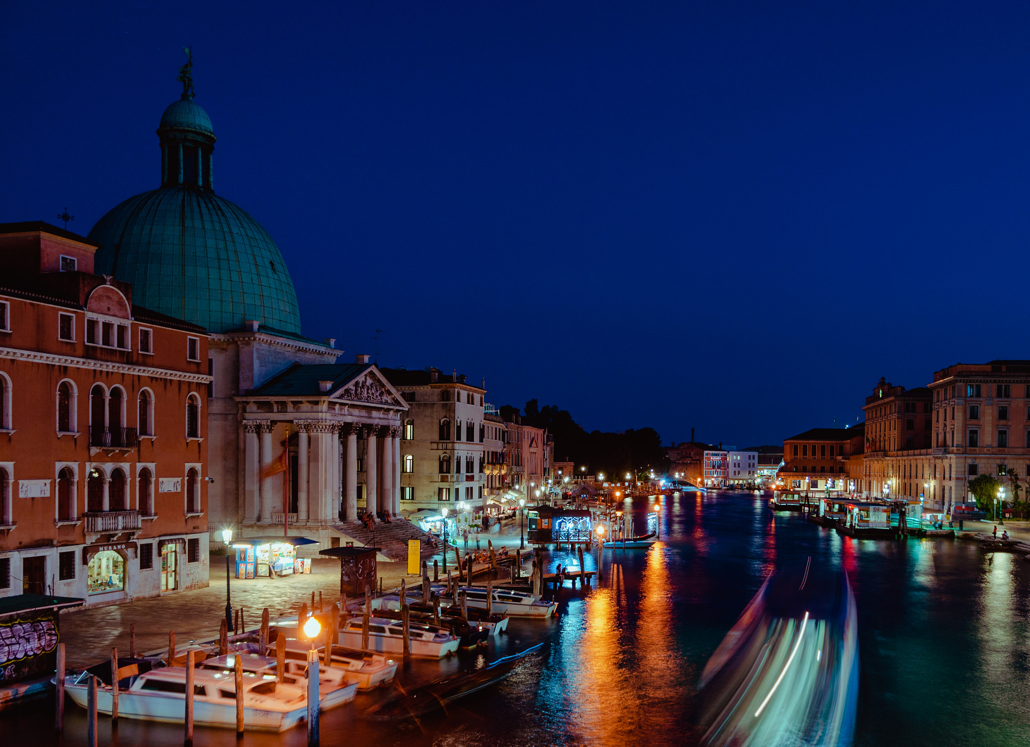 Sony Alpha NEX-5N sample photo. Venice night lights photography