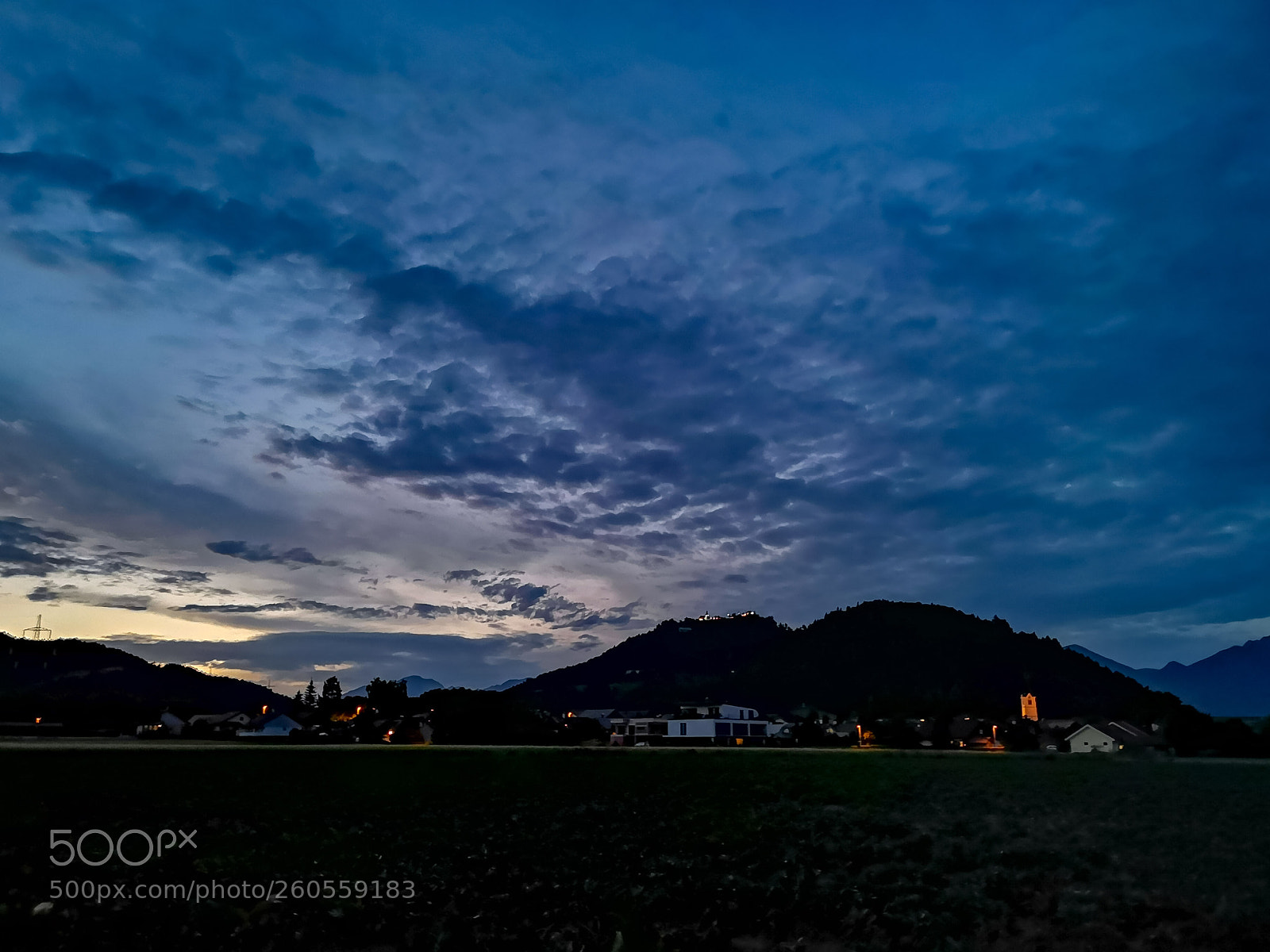 HUAWEI CLT-L29 sample photo. Closing time photography
