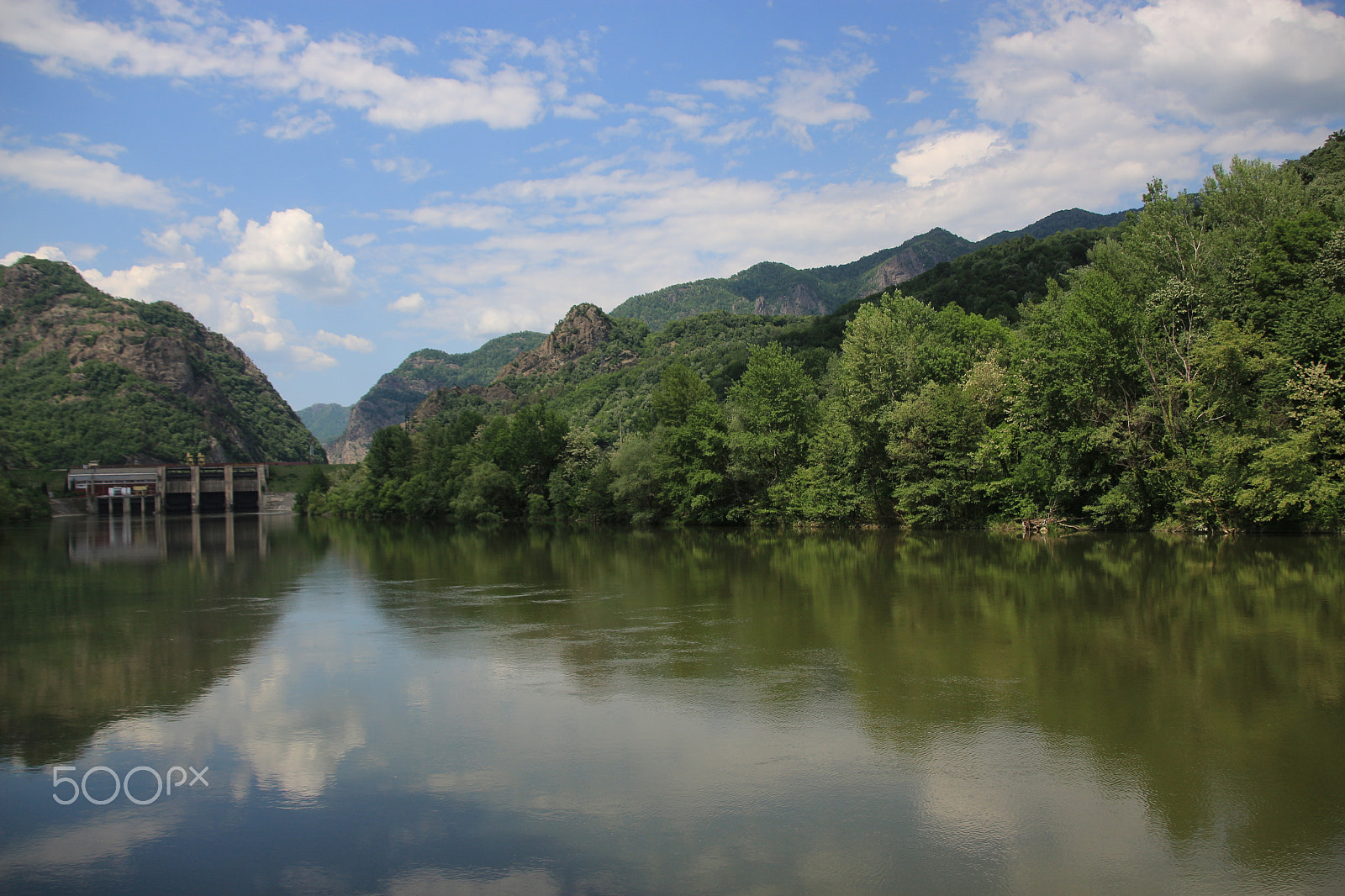 Canon EOS 700D (EOS Rebel T5i / EOS Kiss X7i) sample photo. Cozia dam - olt river photography