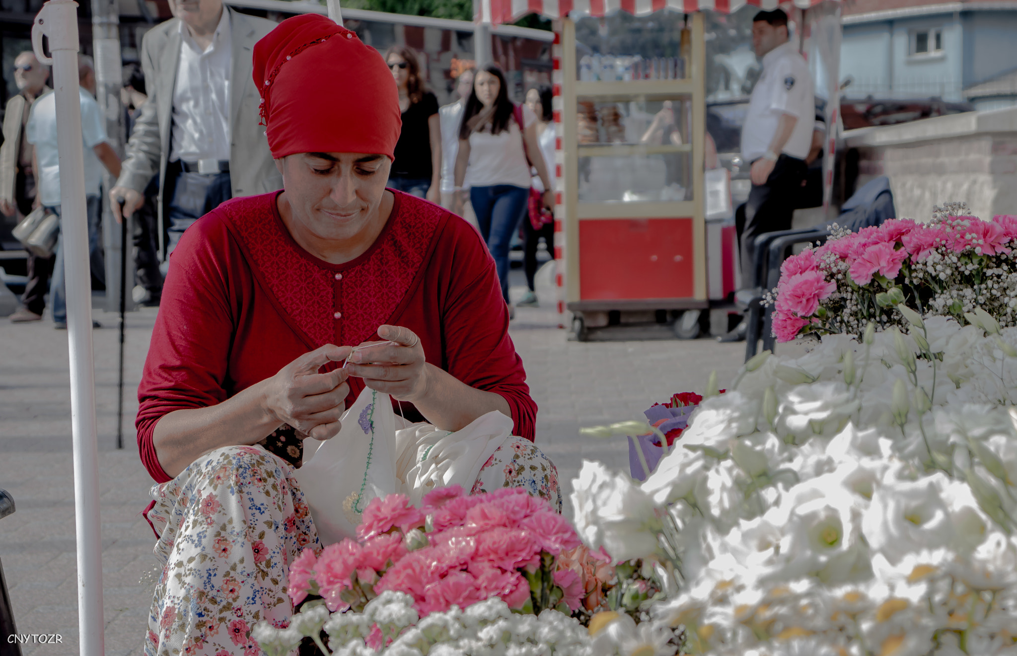 Canon EOS 800D (EOS Rebel T7i / EOS Kiss X9i) sample photo. Flower woman photography