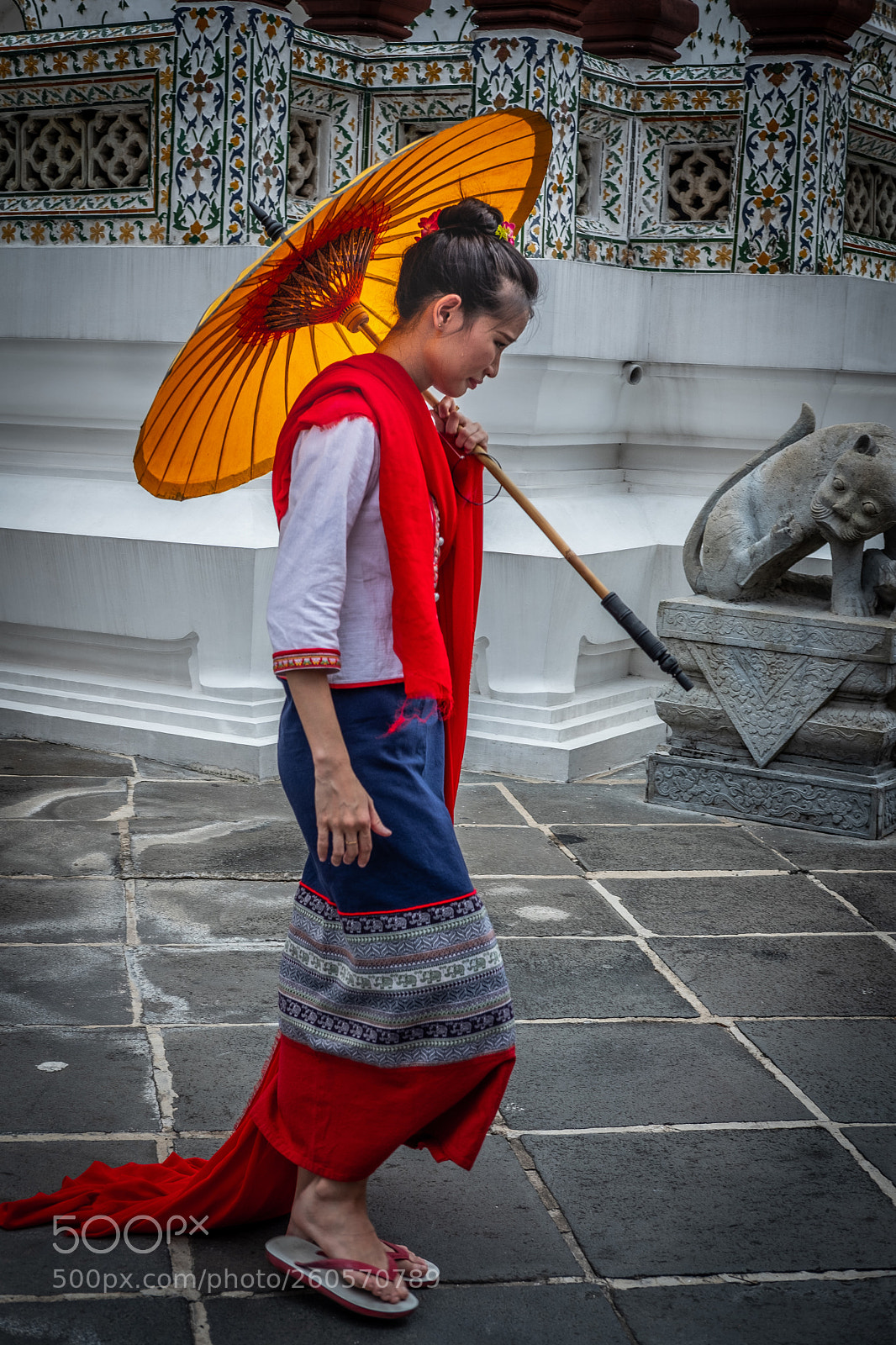 Fujifilm X-Pro2 sample photo. Temple lady photography