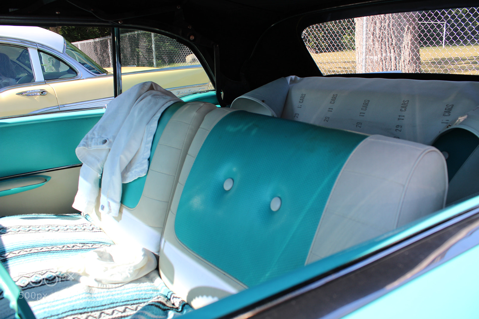 Canon EOS 1300D (EOS Rebel T6 / EOS Kiss X80) sample photo. Cozy car photography