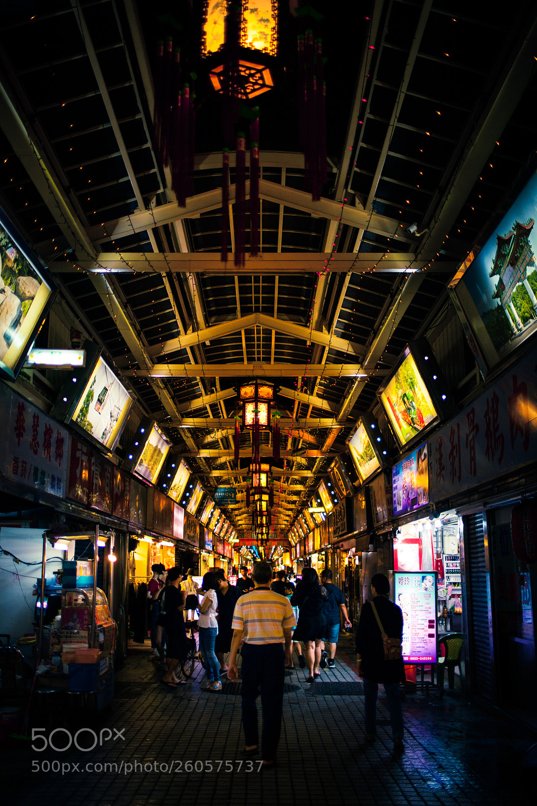 Canon EOS 5D Mark II sample photo. Taipei hwahsi tourist night photography