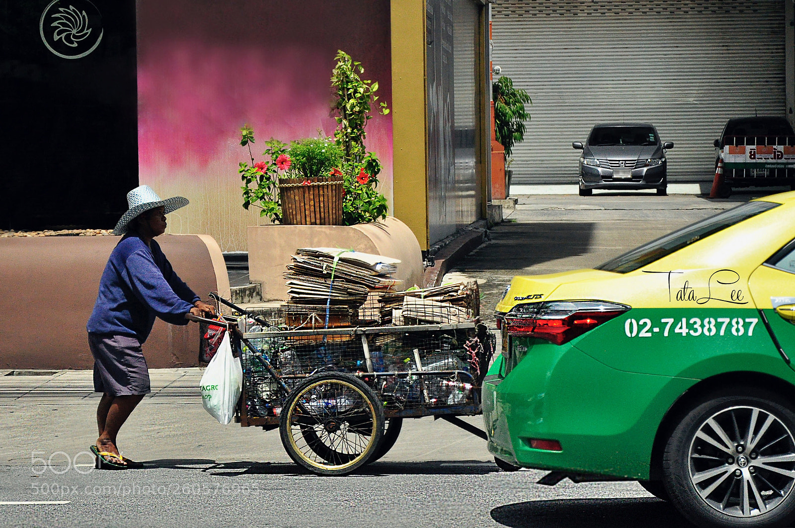 Nikon D5000 sample photo. I'm riding tuk-tuk and photography