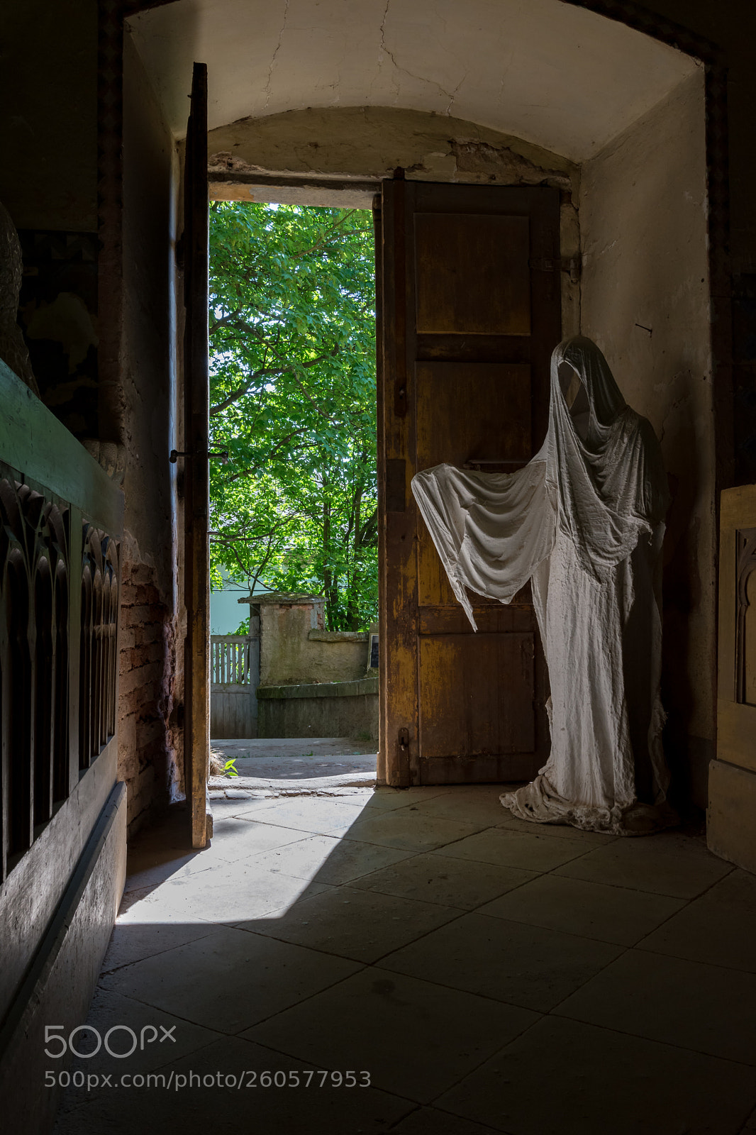 Nikon D7200 sample photo. Entrance to the church photography