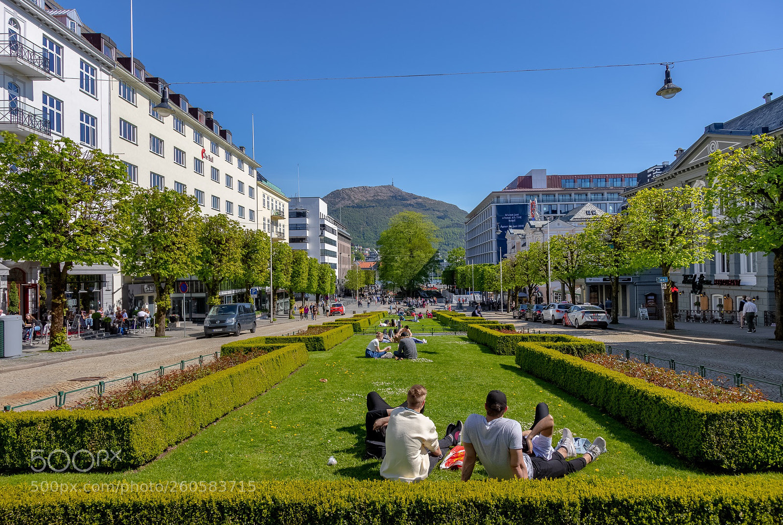 Canon EOS 6D Mark II sample photo. Sunshine in bergen  photography