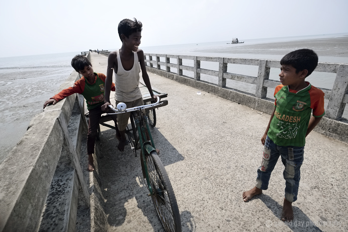 Fujifilm X-E3 sample photo. Up & down the jetty photography