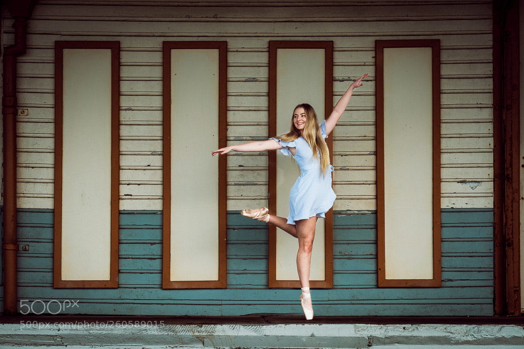 Fujifilm X-T2 sample photo. Dancing on the streets photography