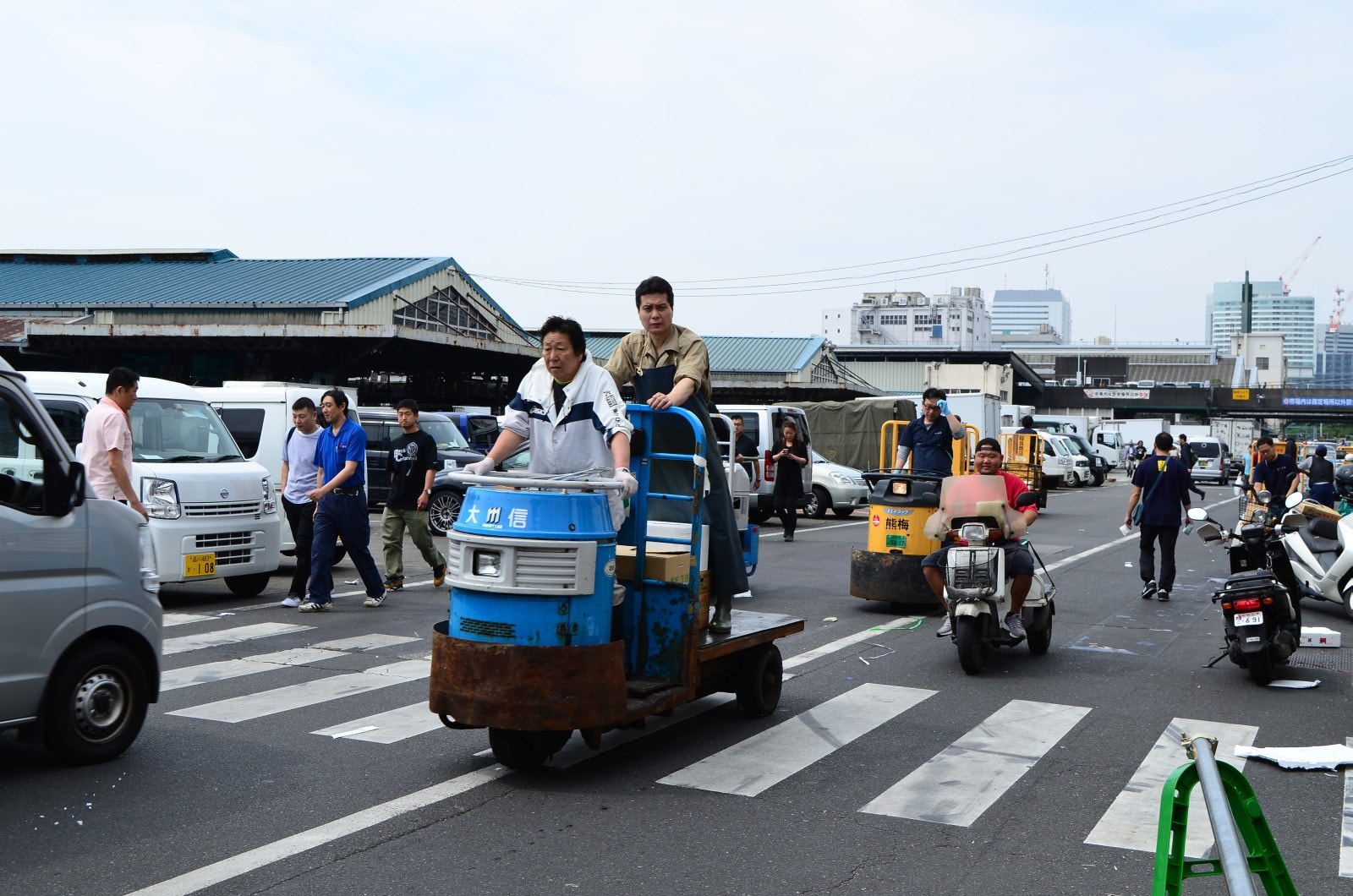 Nikon D7000 sample photo. 魚屋のクルマ photography