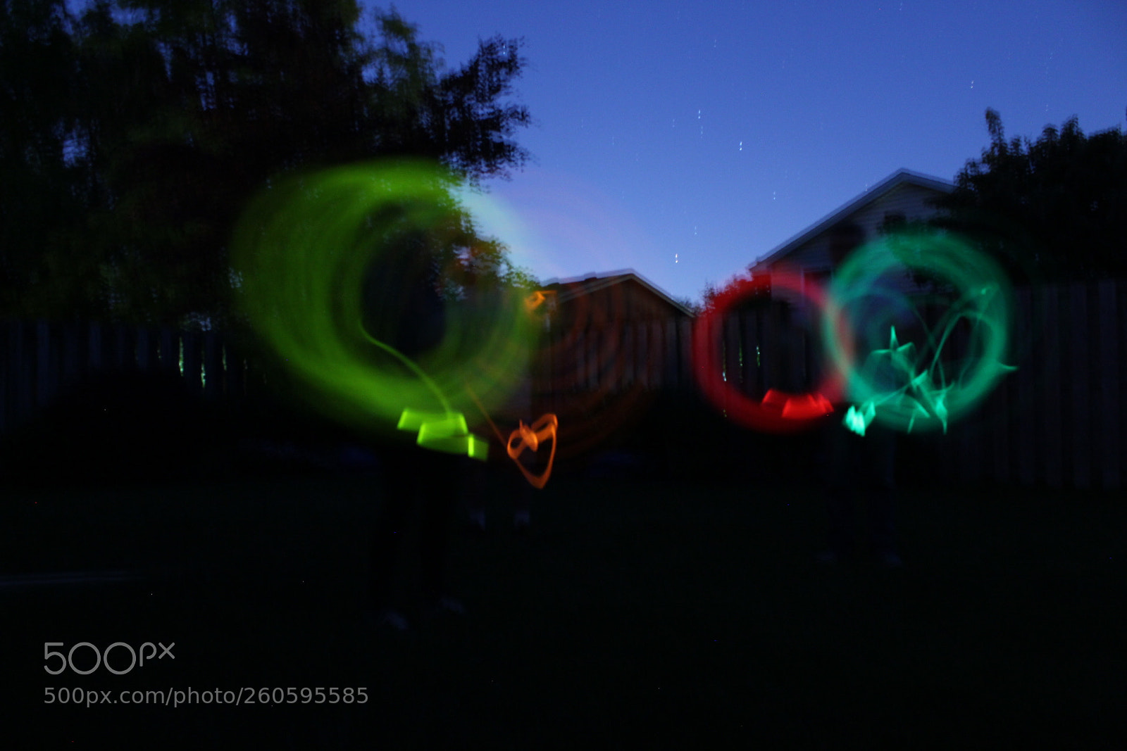 Canon EOS 1300D (EOS Rebel T6 / EOS Kiss X80) sample photo. Circle of light photography