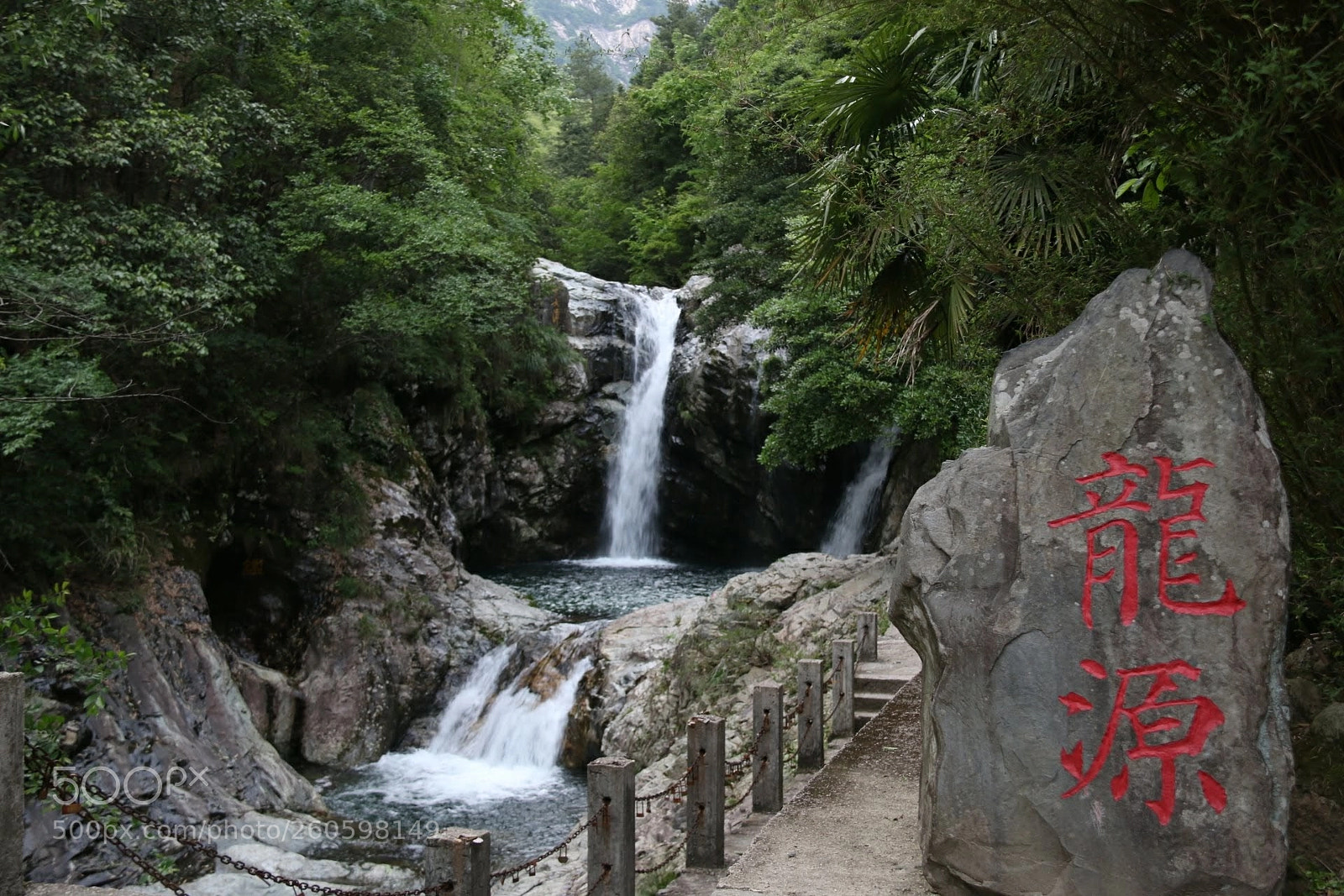 Canon EF-S 18-200mm F3.5-5.6 IS sample photo. Dragon fountain .huangshan photography