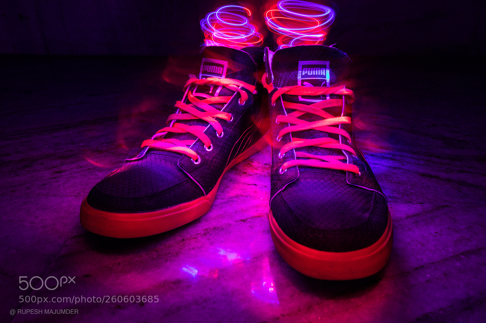 Canon EOS 200D (EOS Rebel SL2 / EOS Kiss X9) sample photo. Powerful shoes photography