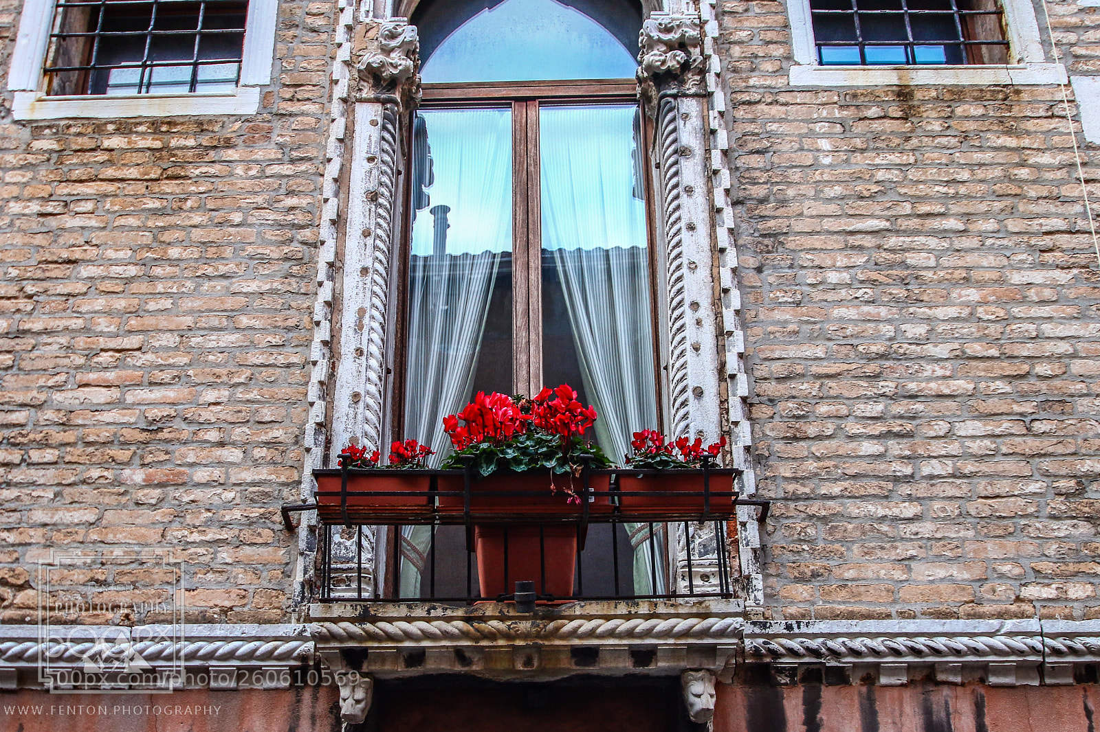 Canon EOS 70D sample photo. Window box photography
