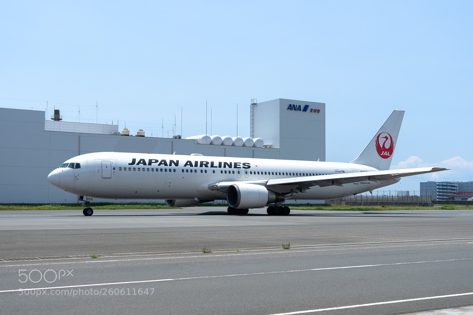 Sony a7 II sample photo. Taxiing aircraft photography